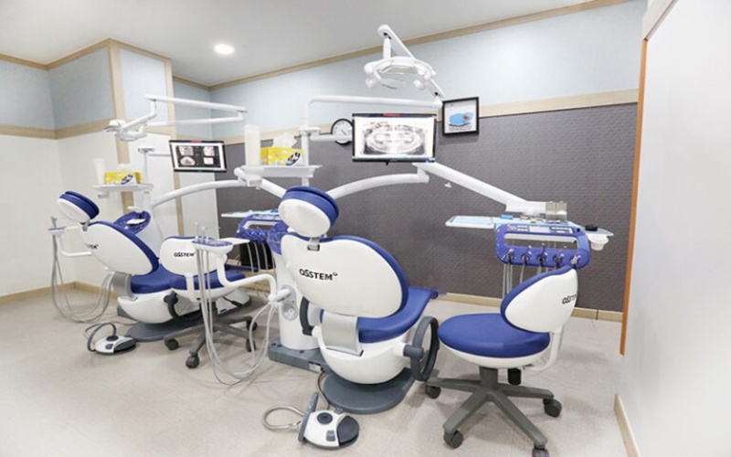3. ابزارهای ایمپلنت دندانی (Dental Implants)